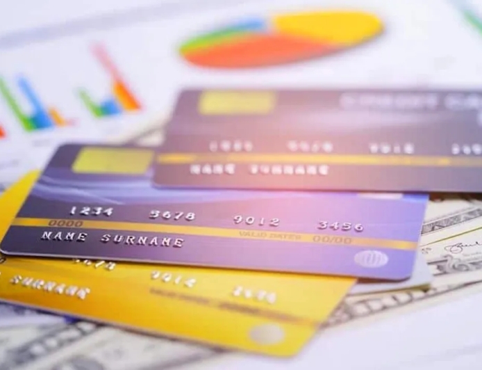 ஆஃபர், கேஷ்பேக், ரிவார்ட் பாயிண்ட்ஸ் அள்ளித் தரும் டாப் 5 டெபிட் கார்டுகள்! உங்களுக்கு எது சிறந்தது?