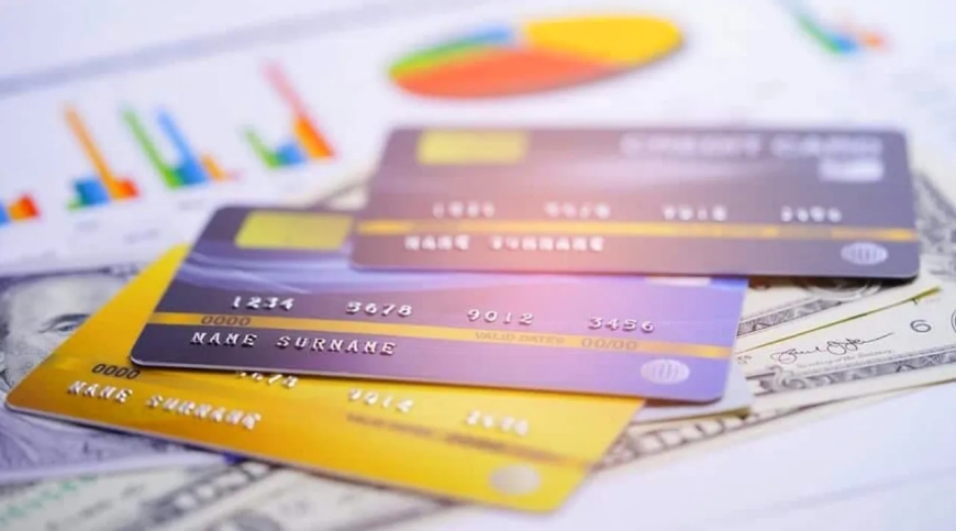 ஆஃபர், கேஷ்பேக், ரிவார்ட் பாயிண்ட்ஸ் அள்ளித் தரும் டாப் 5 டெபிட் கார்டுகள்! உங்களுக்கு எது சிறந்தது?